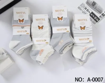 Skarpetki damskie Motyl z koronką i motylkami NO: A-0007