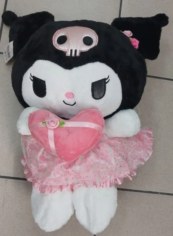 Maskotka Pluszowa Kuromi 35cm z Sercem w Różowej Sukience