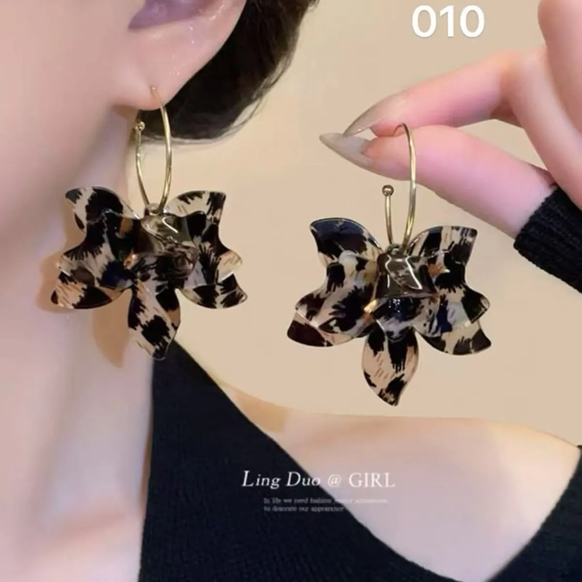 Kolczyki damskie wiszące kwiatowe wzór lampartowy
