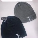 Czapki damskie beanie szare i czarne z nadrukiem EDIRKO