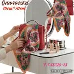 Chusta Damska Gawrwroszka 70cm x 70cm Zielona z Kwiatami