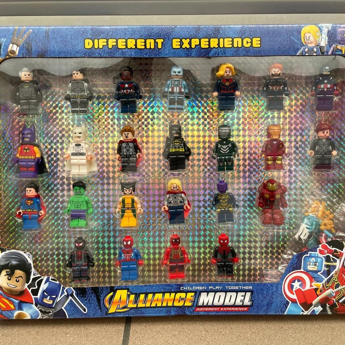 Figurki Alliance Model 24PCS Zestaw Superbohaterów Klocki