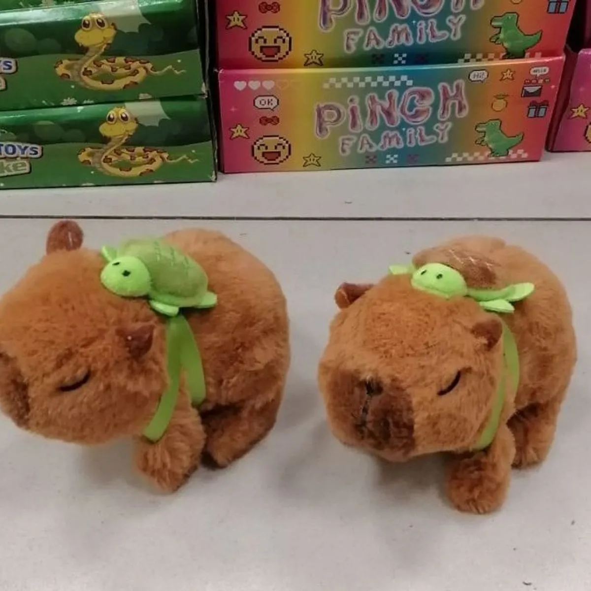 Maskotki Kapibara na Baterie Pinga Family