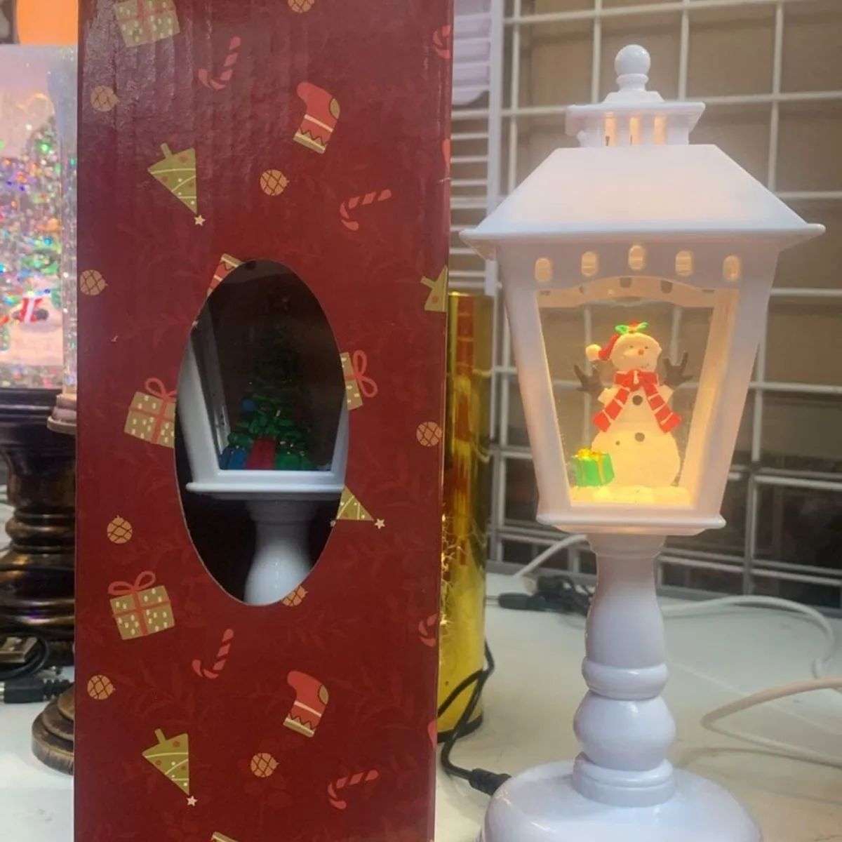 Lampka LED świąteczna ze śniegiem na baterie