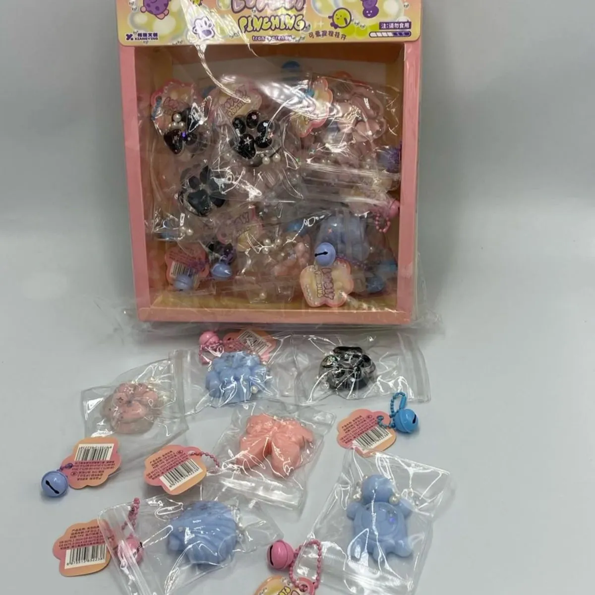 Zabawki Squeeze Lovely Pinching 24 szt - Gniotki Breloki z Dzwonkiem
