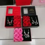 Pudełko z różami sztucznymi i biżuterią Love Forever