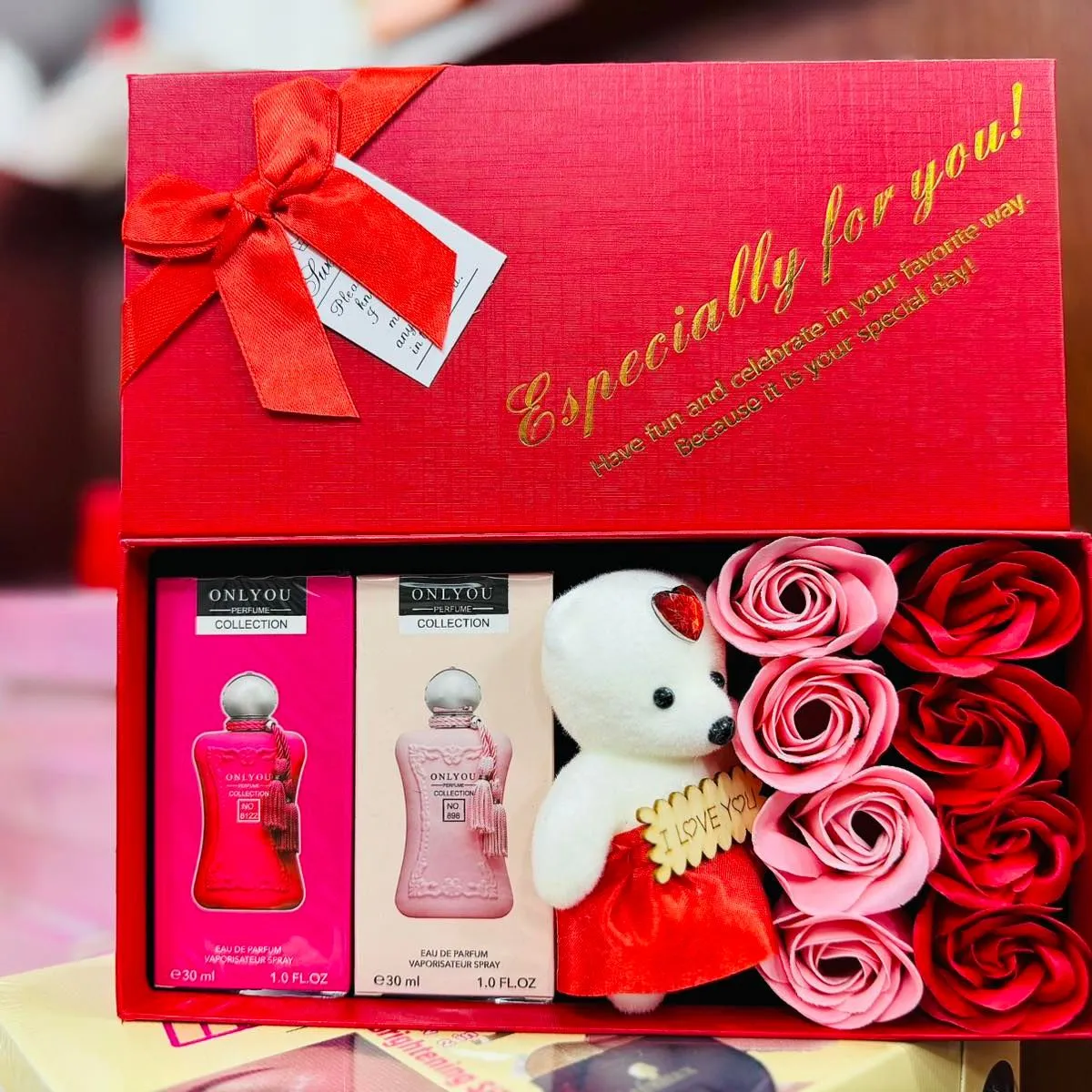 Zestaw Walentynkowy z Perfumami, Misiem i Różami