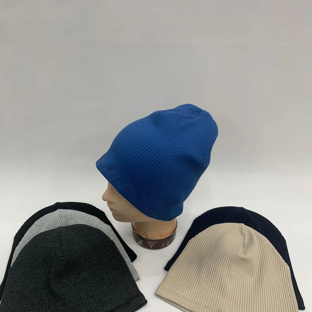 Czapki damskie beanie prążkowane granatowe/szare/beżowe