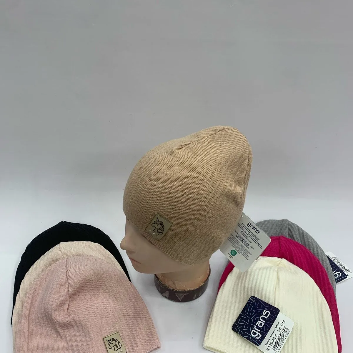 Czapki dziecięce beanie 4-6 lat, 6 kolorów