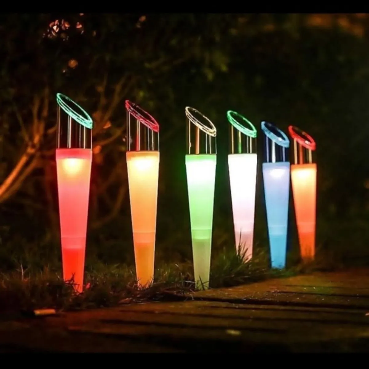 Zestaw 4 lamp solarnych do ogrodu