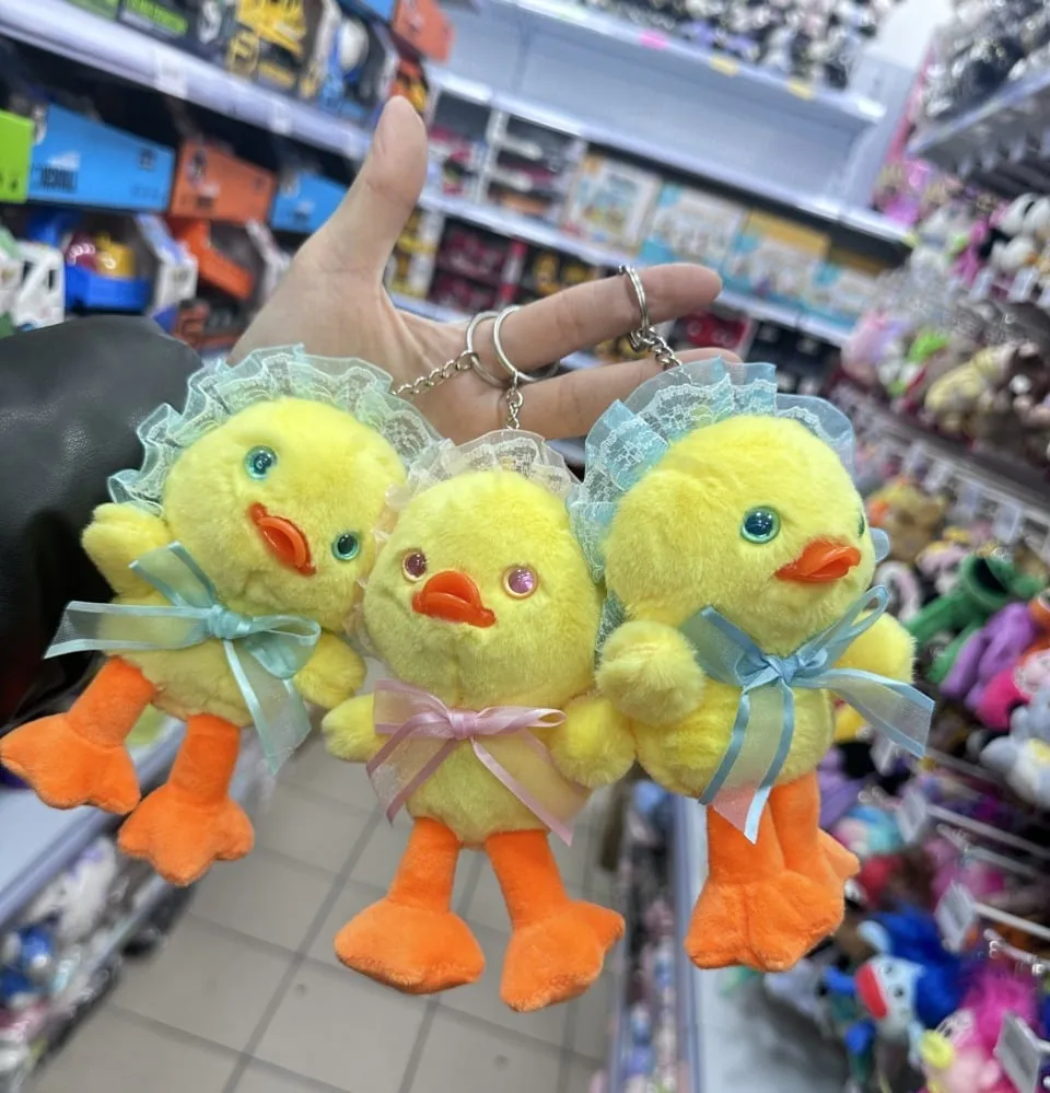 Brelok Pluszowa Kaczuszka z Kołnierzykiem i Kokardką, 24 szt.