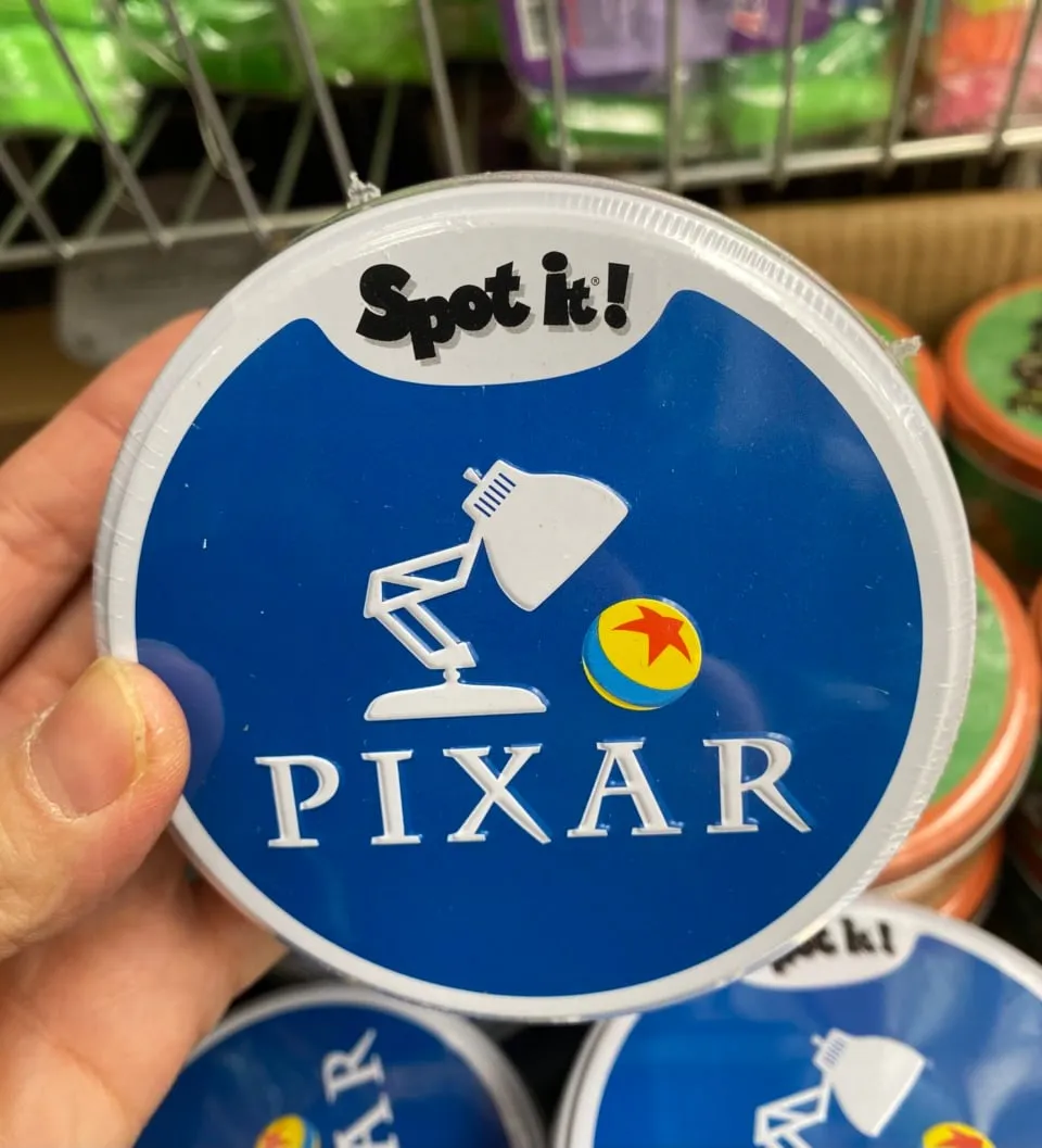 Gra Dobble Spot It! Pixar w okrągłej metalowej puszce
