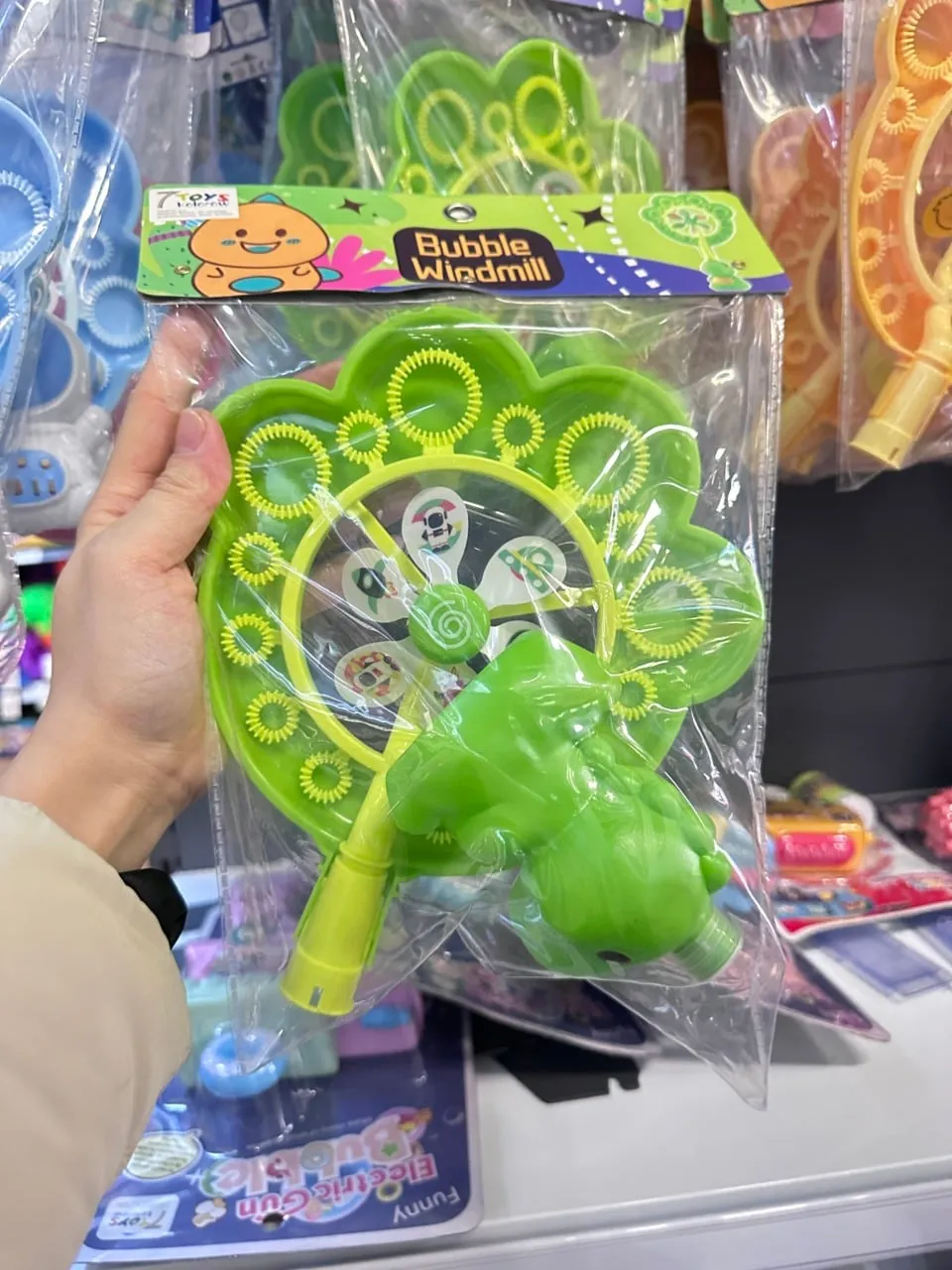 Wiatraczek do baniek mydlanych zielony kwiatek z wentylatorem 7 TOYS