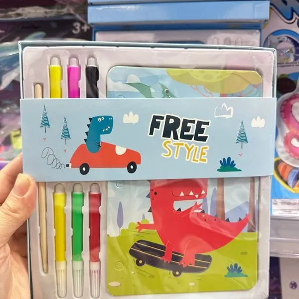 Zestaw kreatywny Free Style z dinozaurami, pisaki i plansze