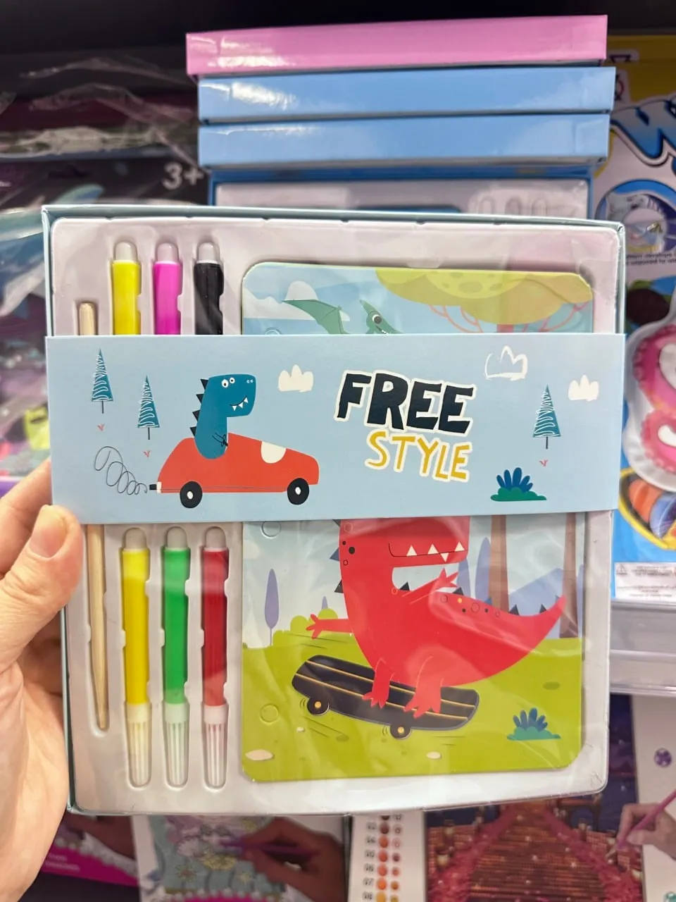 Zestaw kreatywny Free Style z dinozaurami, pisaki i plansze