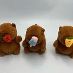 Brelok pluszowy miś z akcesorium (truskawka, lody, marchewka)