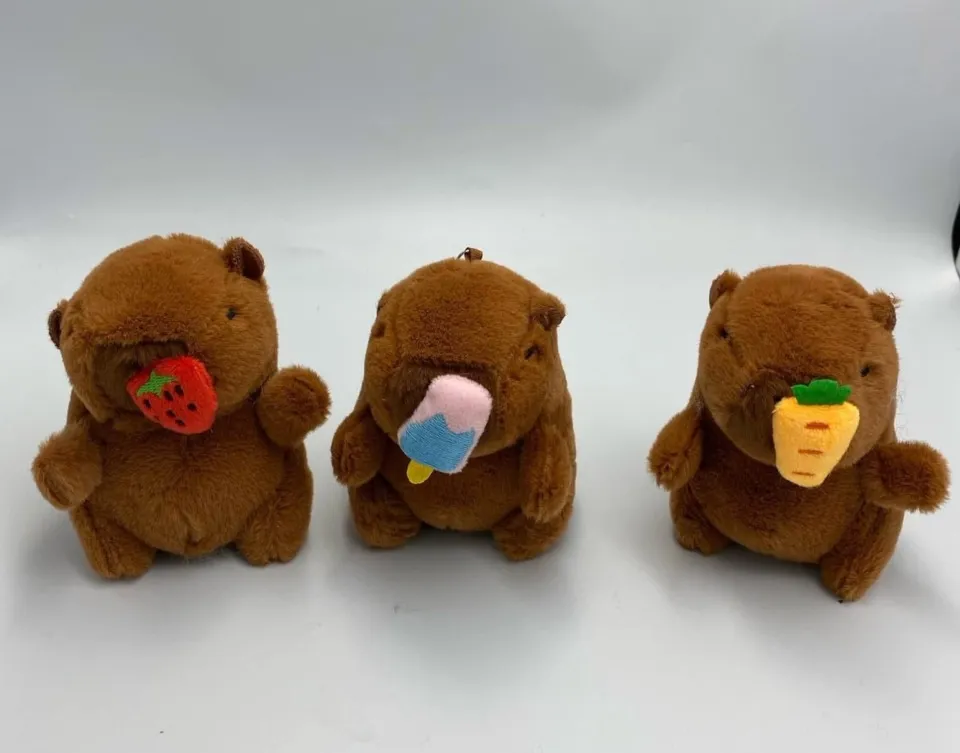 Brelok pluszowy miś z akcesorium (truskawka, lody, marchewka)