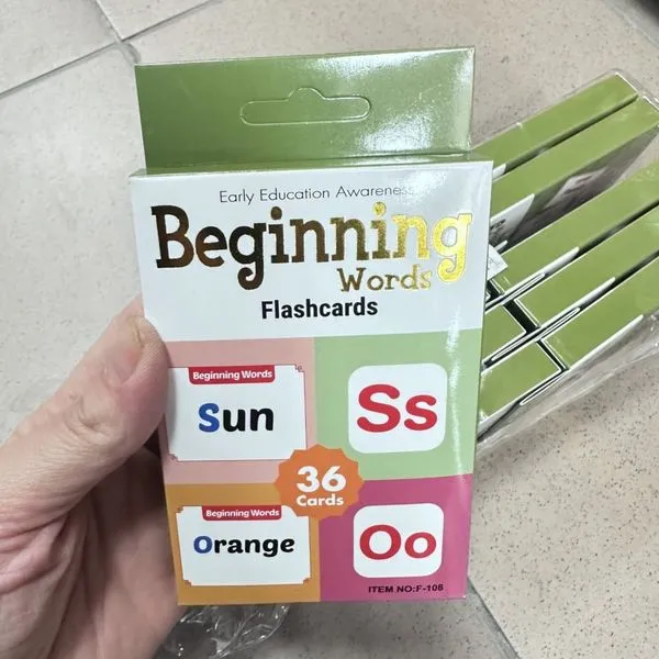 Fiszki edukacyjne Beginning Words Flashcards 36 szt.