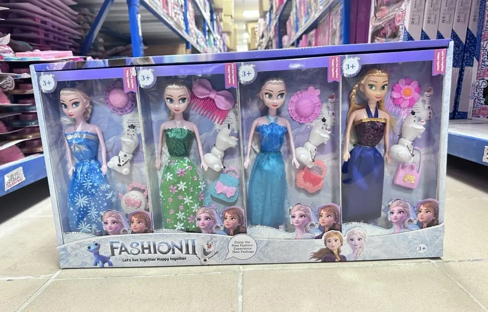 Lalka Fashion II z akcesoriami, zestaw 4 szt. - Figurki Bałwanków