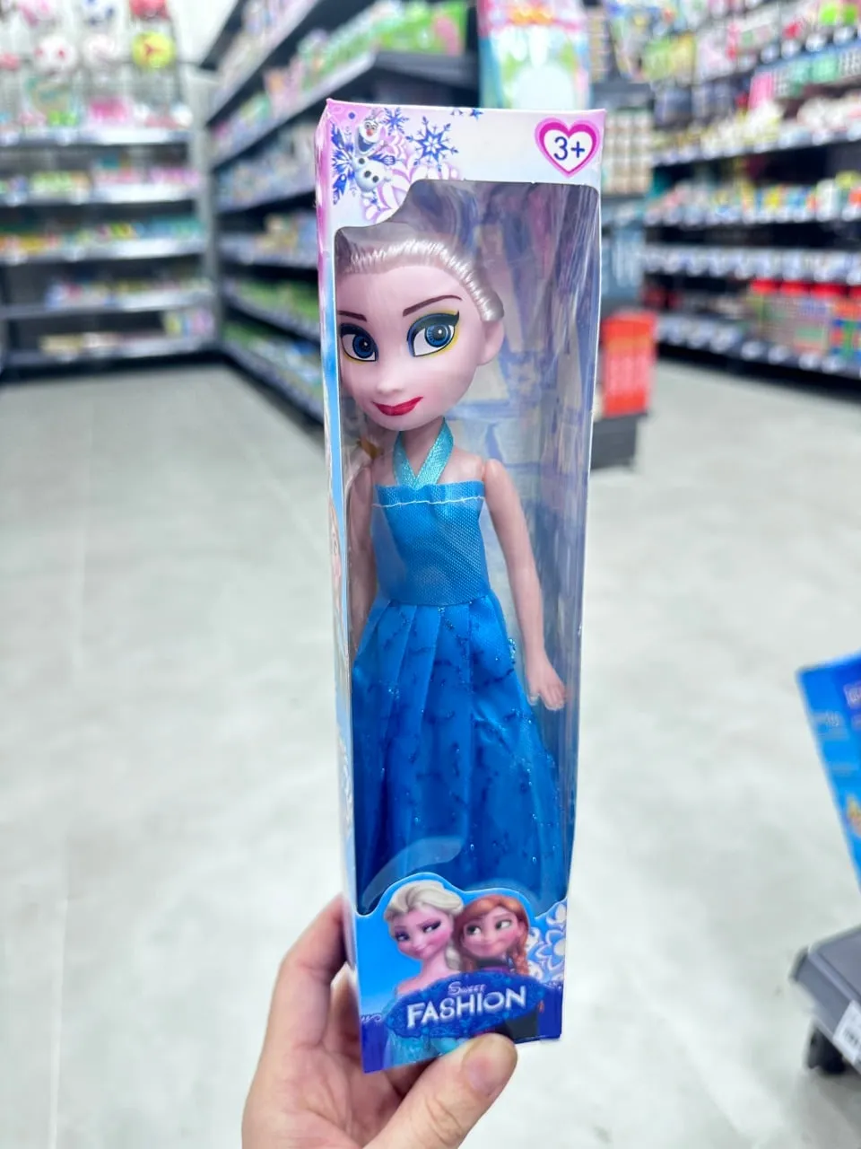Lalka Sweet Fashion w niebieskiej błyszczącej sukni PK12798