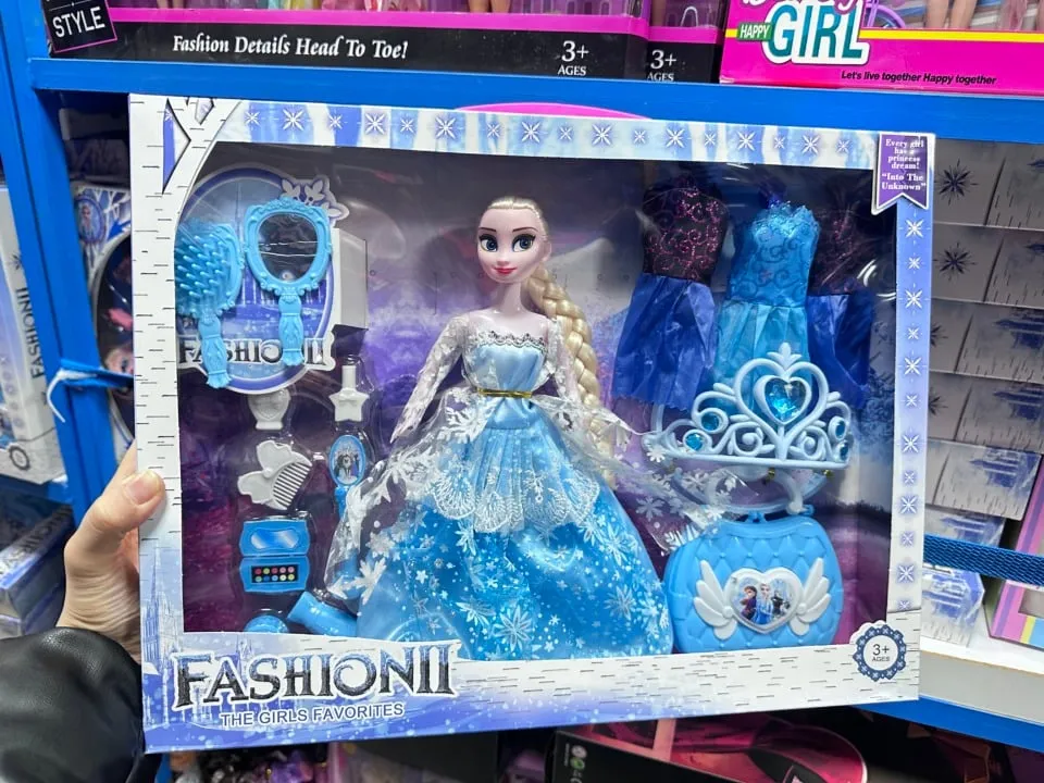 Zestaw Lalka Fashion II Elza z akcesoriami i sukienkami, niebieska