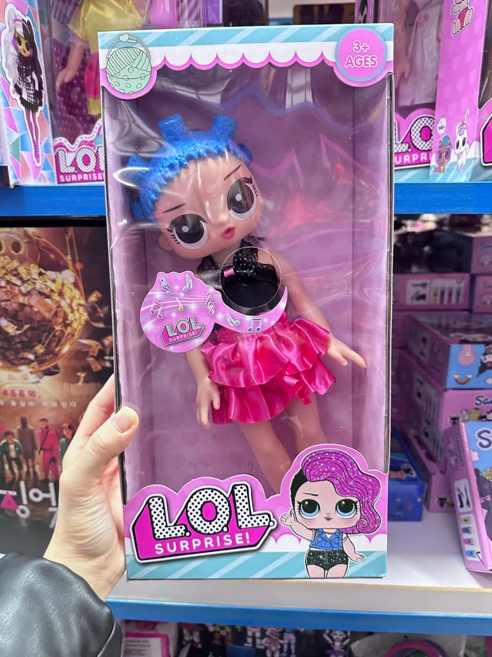 Lalka LOL Surprise niebieskie włosy różowa sukienka 6szt