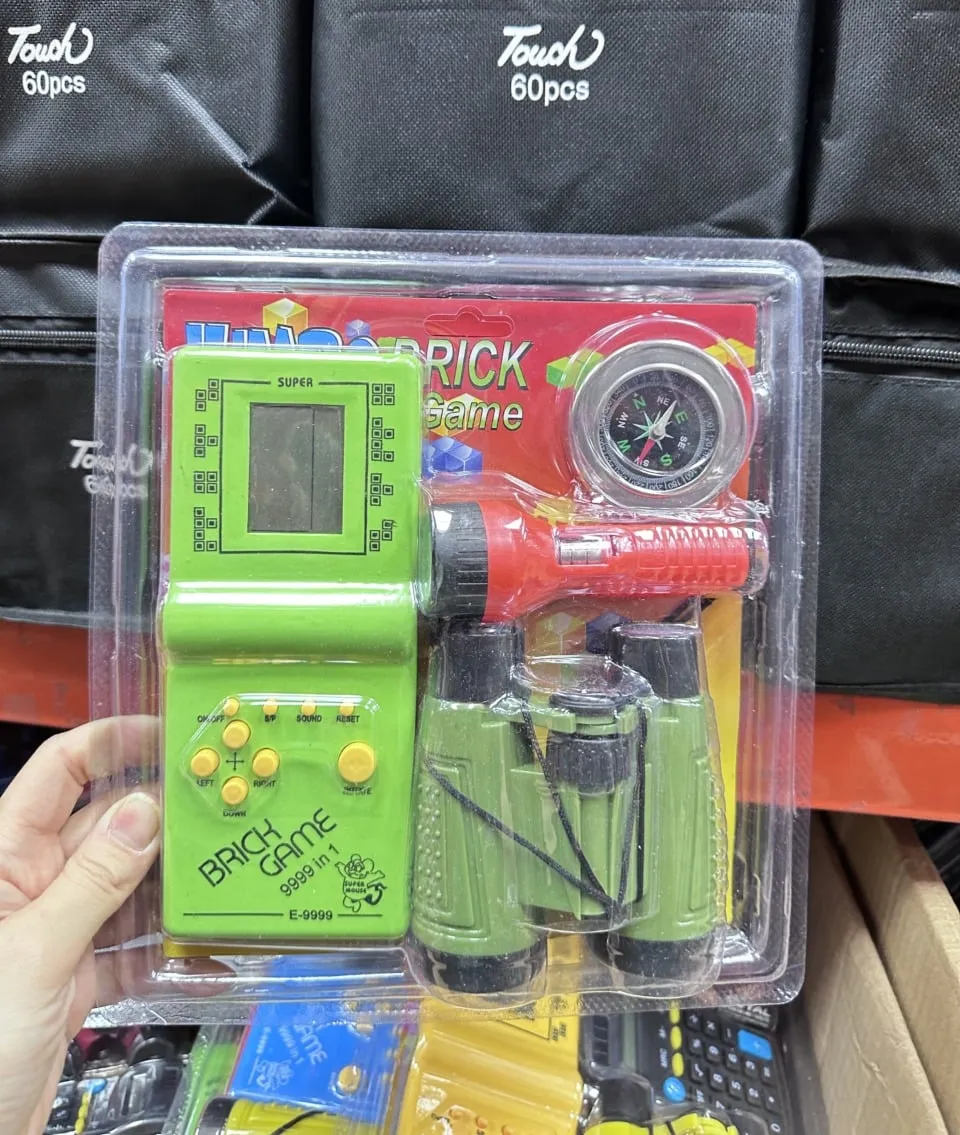 Zestaw Brick Game 9999 in 1 z latarką, lornetką i kompasem