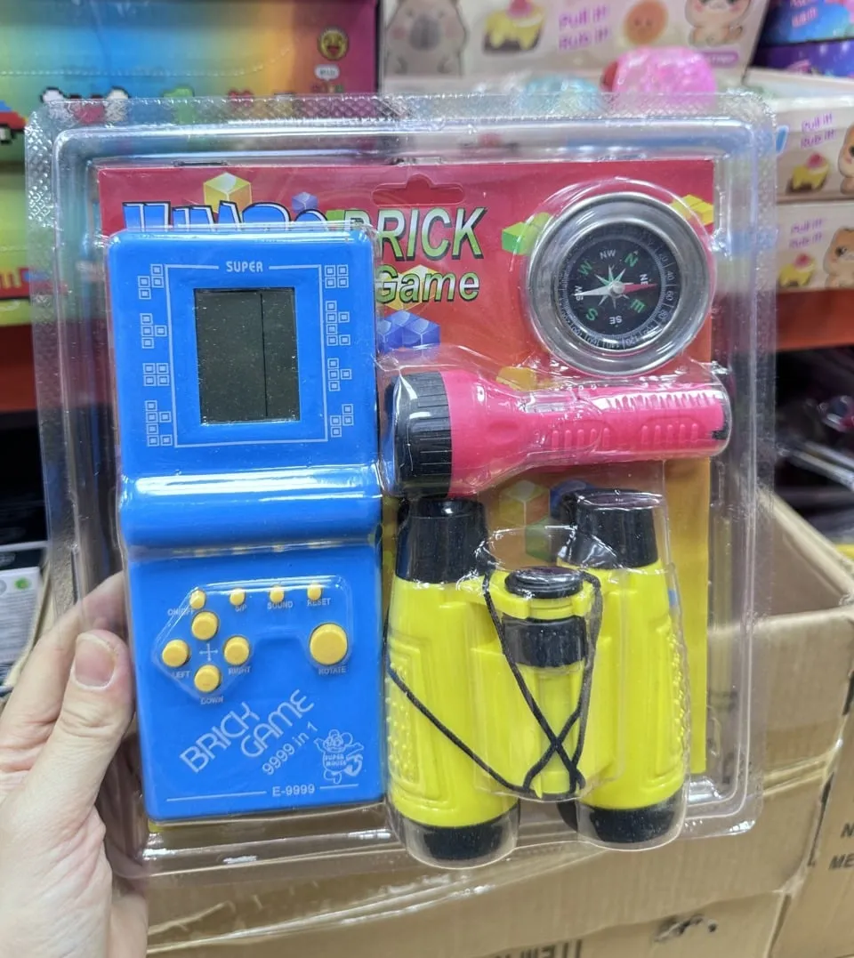 Zestaw Brick Game 9999 in 1 z latarką, lornetką i kompasem