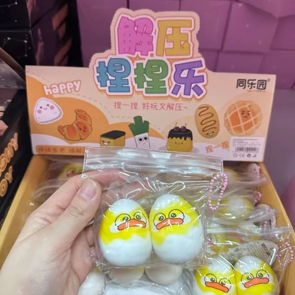 Zabawki Squeed Happy jajka kaczuszki squishy antystresowe 12 szt.