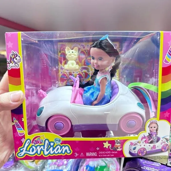 Zestaw Lalka Lorlian w samochodzie jednorożcu z pieskiem