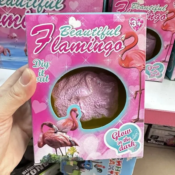 Zabawka Beautiful Flamingo - Wykopalisko Świecące w Ciemności 3+