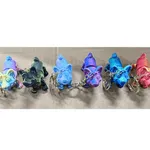 Brelok piesek 3D wielokolorowy efekt metaliczny