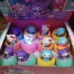 Zabawka Squeeze Me Kuromi - figurki w jajkach z podświetleniem 12szt