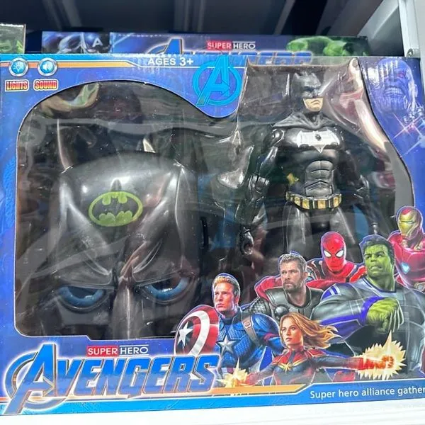 Zestaw Figurek Avengers Batman Maska Akcesoria Dźwięk