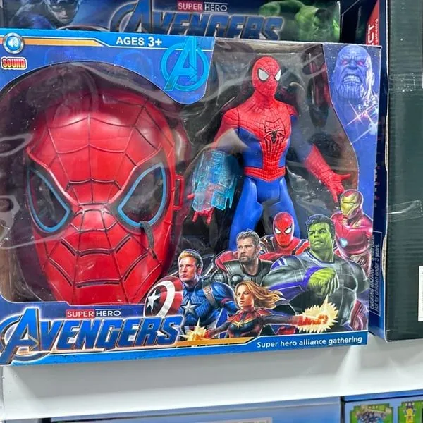 Zestaw Figurka Spider-Man i Maska Avengers z Dźwiękiem i Światłem