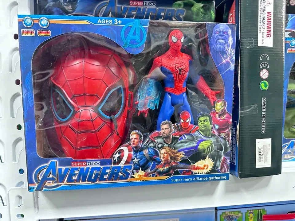 Zestaw Figurka Spider-Man i Maska Avengers z Dźwiękiem i Światłem