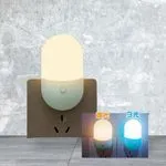 Lampka nocna LED do gniazdka, 2 kolory światła, owalna z przyciskiem
