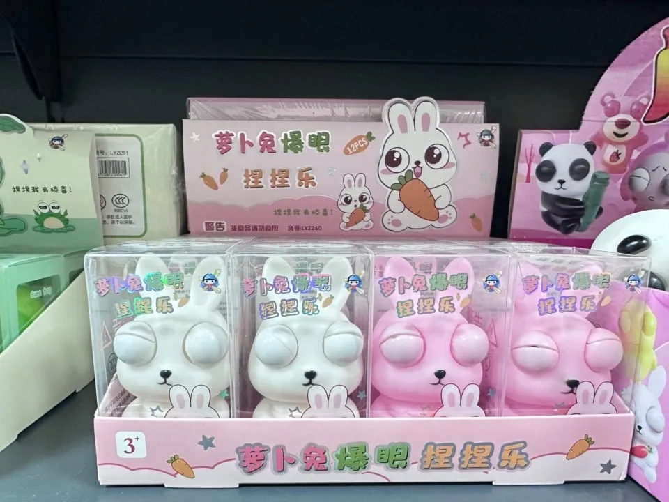 Ściskany Królik antystresowy różowy i biały, wyskakujące oczy