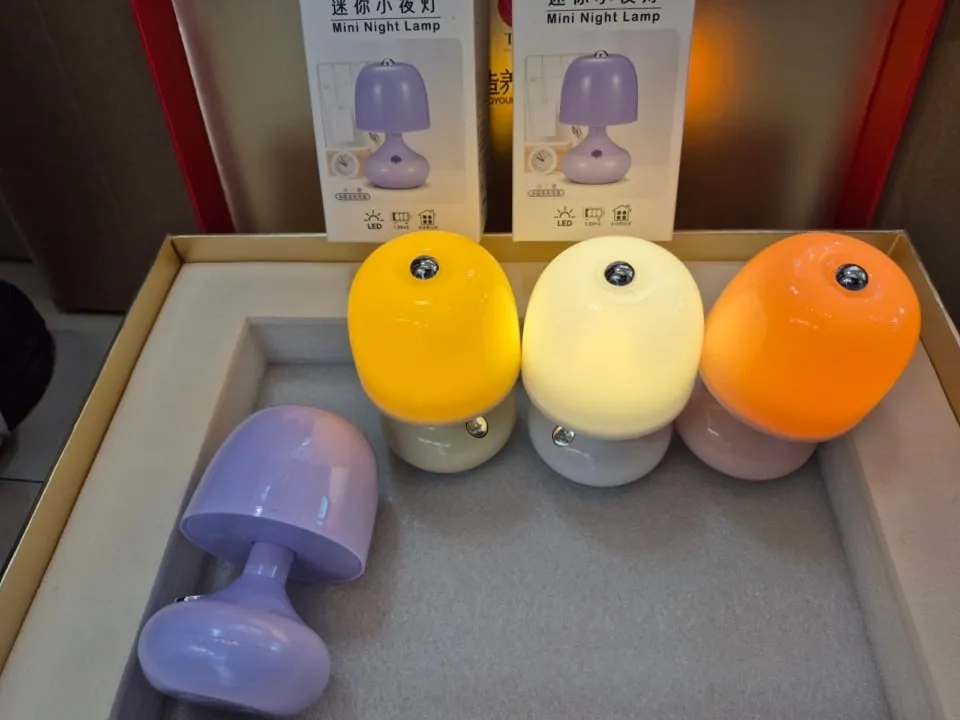Lampka nocna LED Mini Night Lamp, mix kolorów, 6 szt.