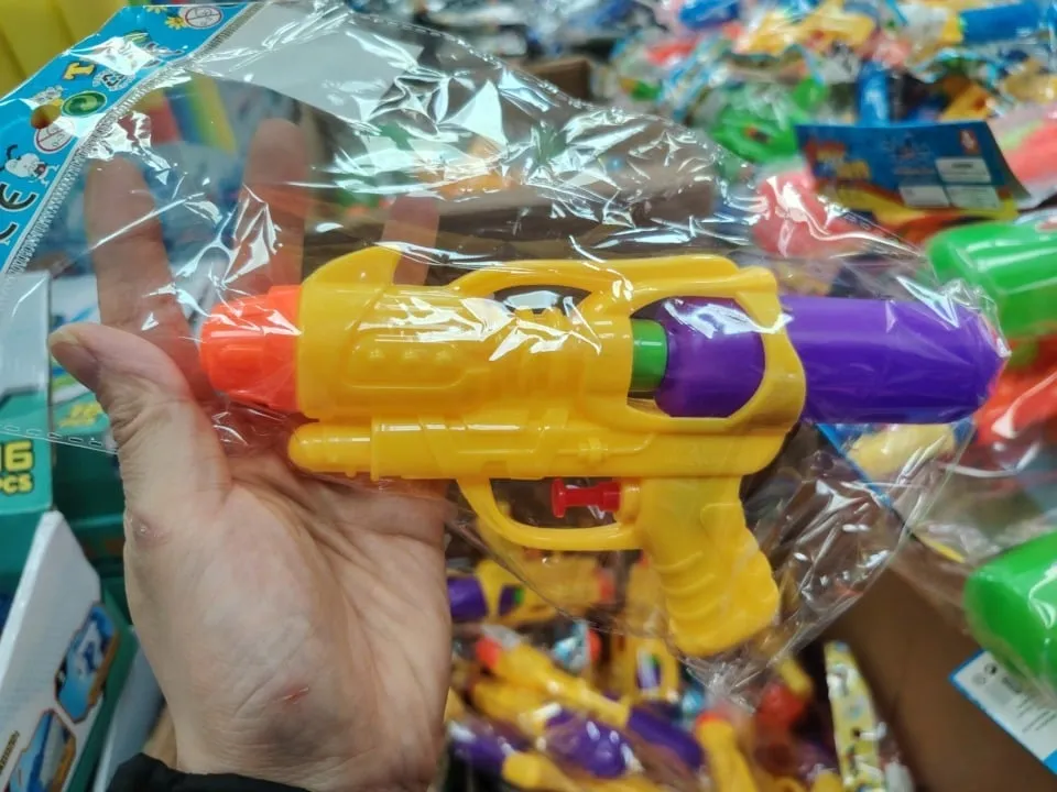 Pistolety na wodę plastikowe mix kolorów 12 szt