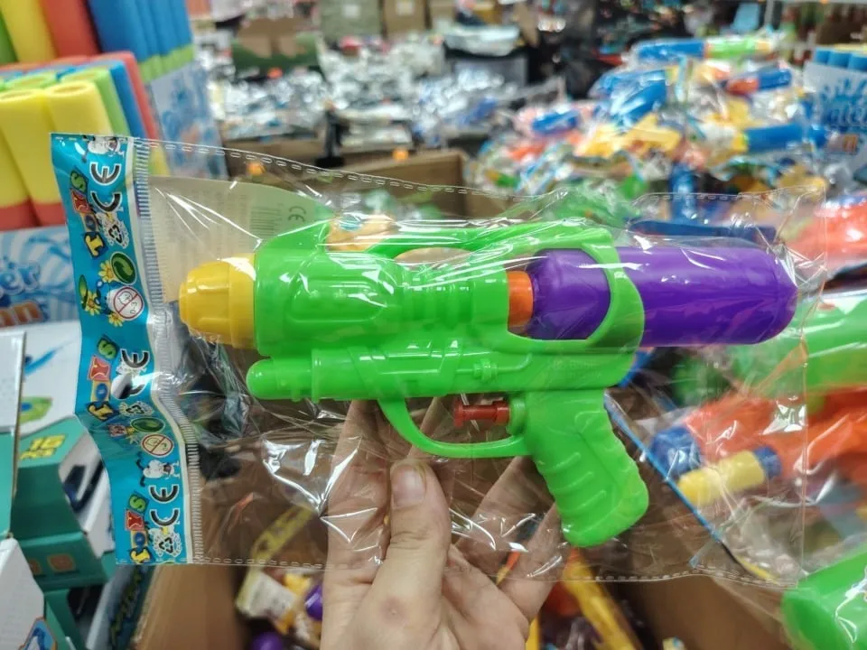 Pistolety na wodę plastikowe mix kolorów 12 szt