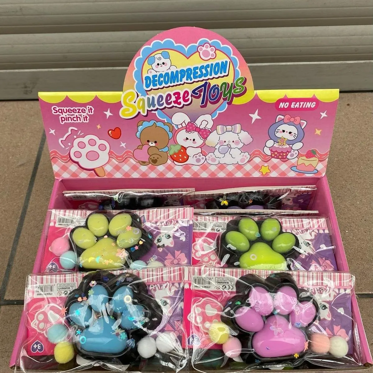 Zabawki Squeeze Toys Łapka Gniotek z Światłem Antystresowy 16 szt