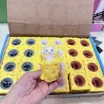 Zabawka Squeeze Toys Gniotek Ser z Myszką 24 szt.