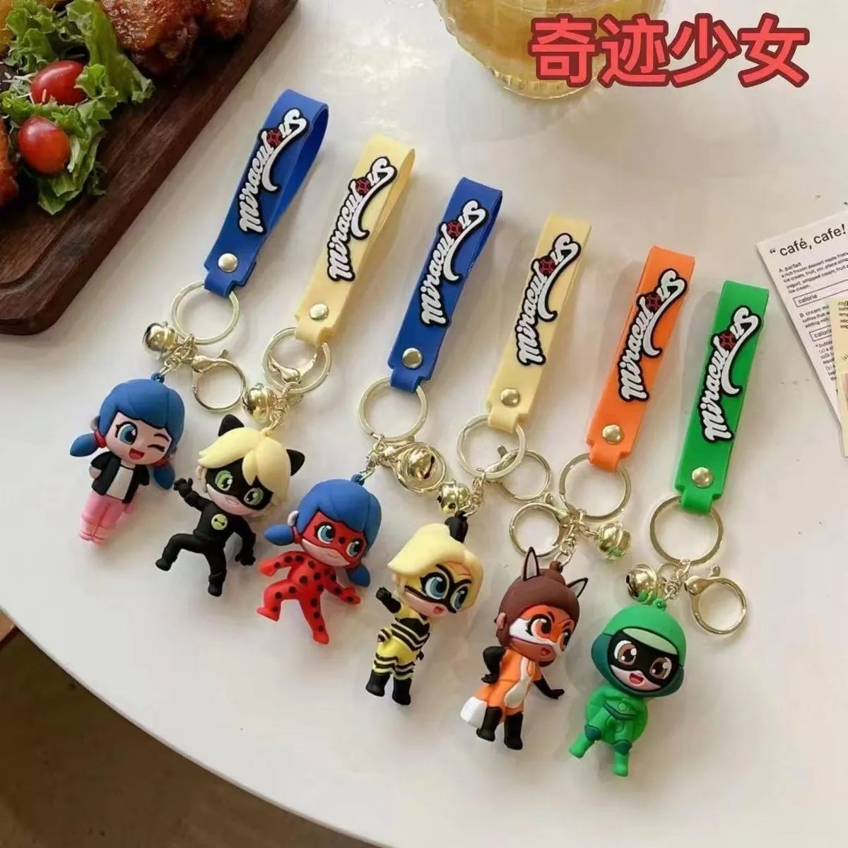 Brelok Miraculous Ladybug 3D Figurki z Paskiem Dzwonkiem 50 szt