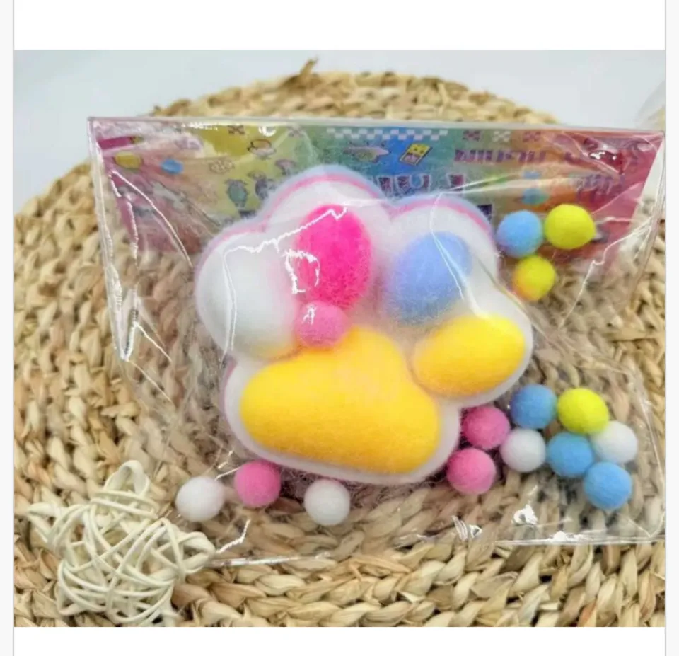 Zabawka Squishy Łapka Kota z Pomponami, 12 szt.