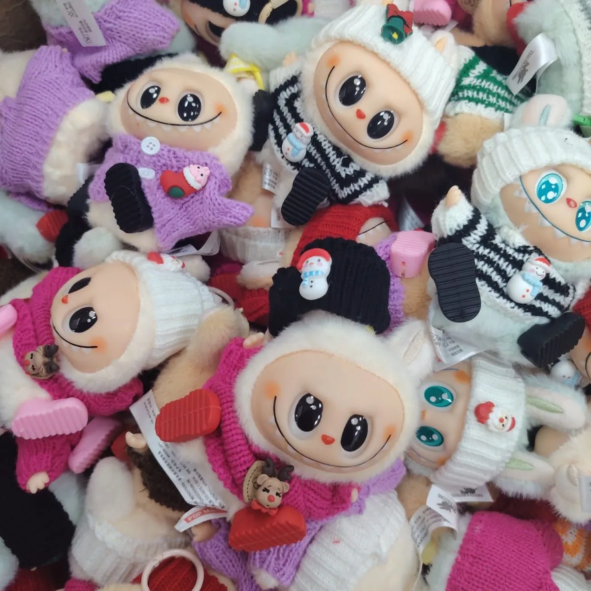 Labubu Świąteczne Figury w Plastikowym Pudełku