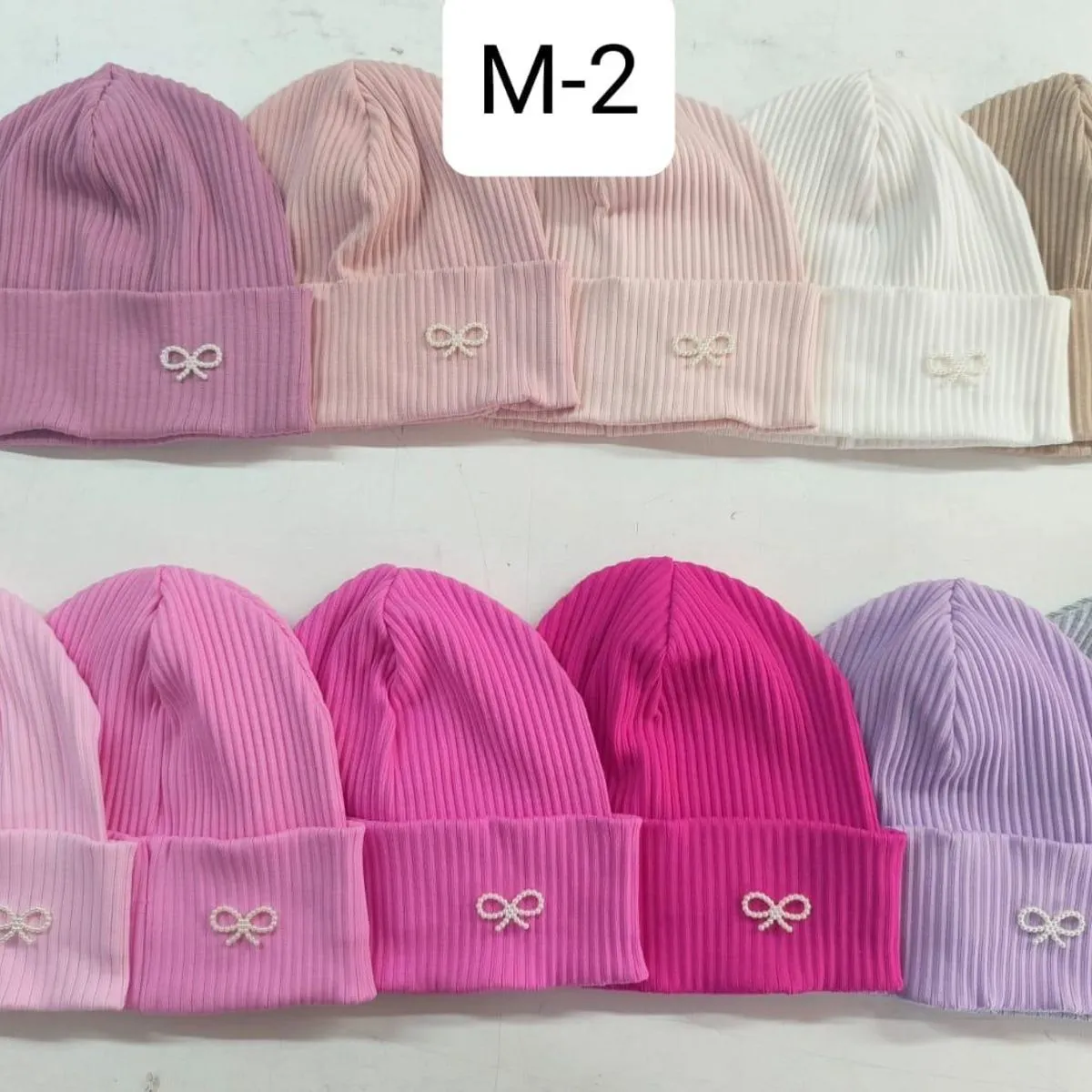 Czapki dziecięce beanie M-2 z kokardą 10 szt