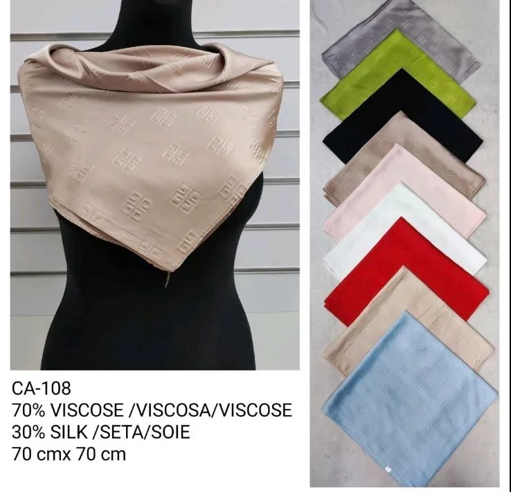 Chusta viscose-silikonowa 70x70cm wzór GG wielokolorowa