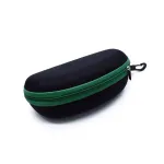 Etui na okulary czarne z zielonym paskiem