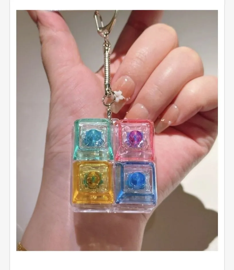 Breloczek Klawiaturowy Wielokolorowy 4 Kostki Kryształowe